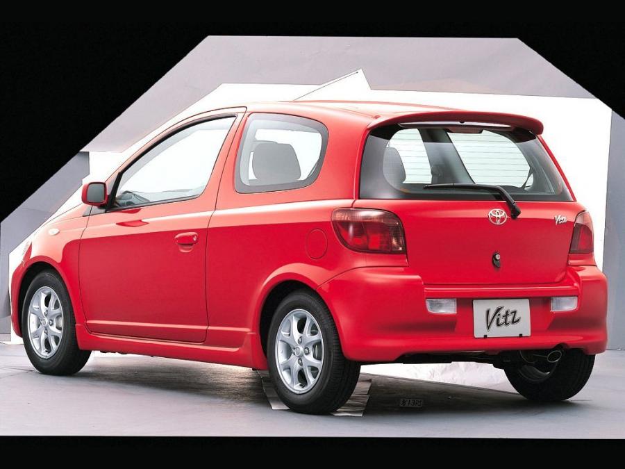  Toyota Vitz RS 3-Door 2000 года  (фото 6 из 6)